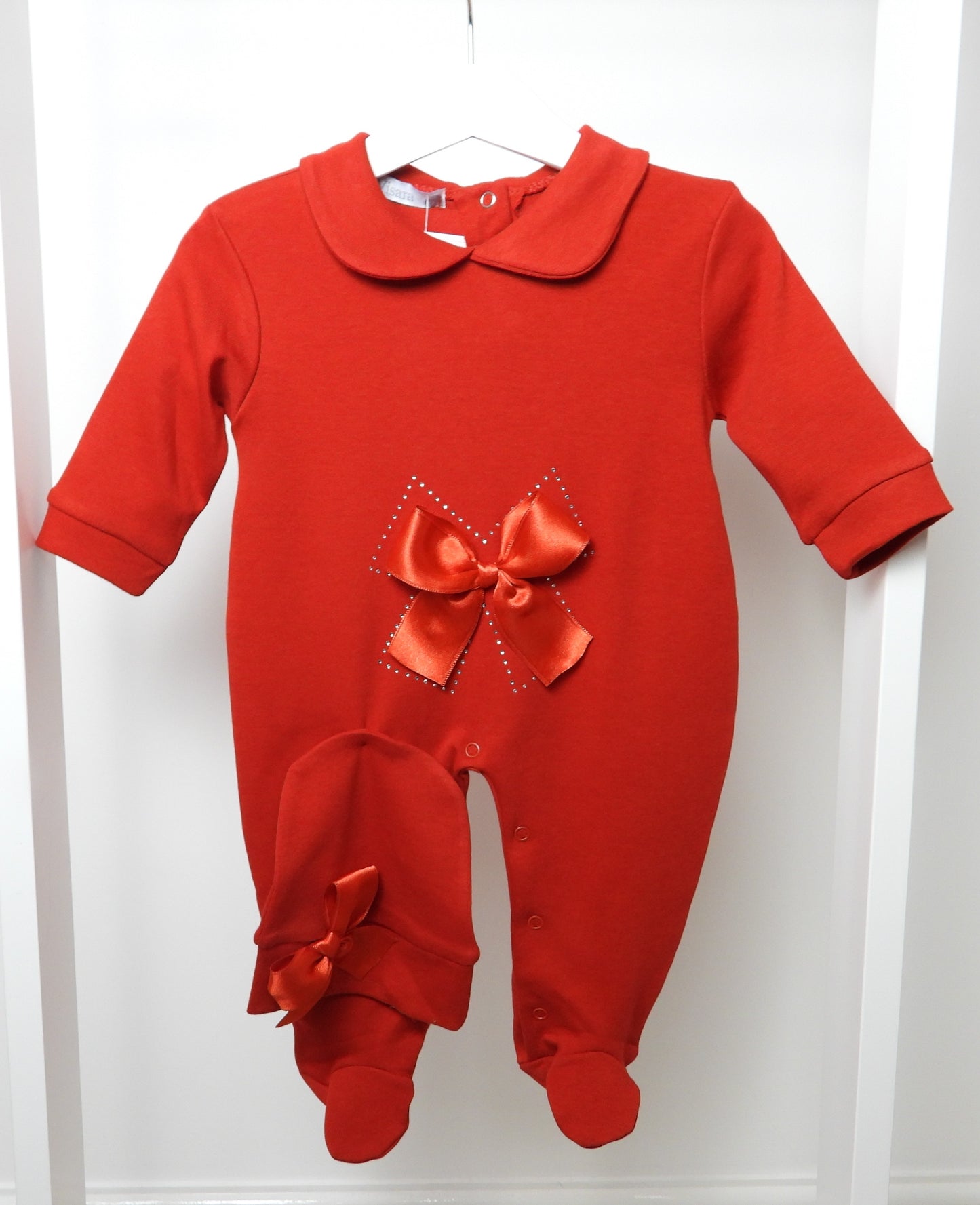 RED BOW EFFECT SLEEPSUIT + HAT