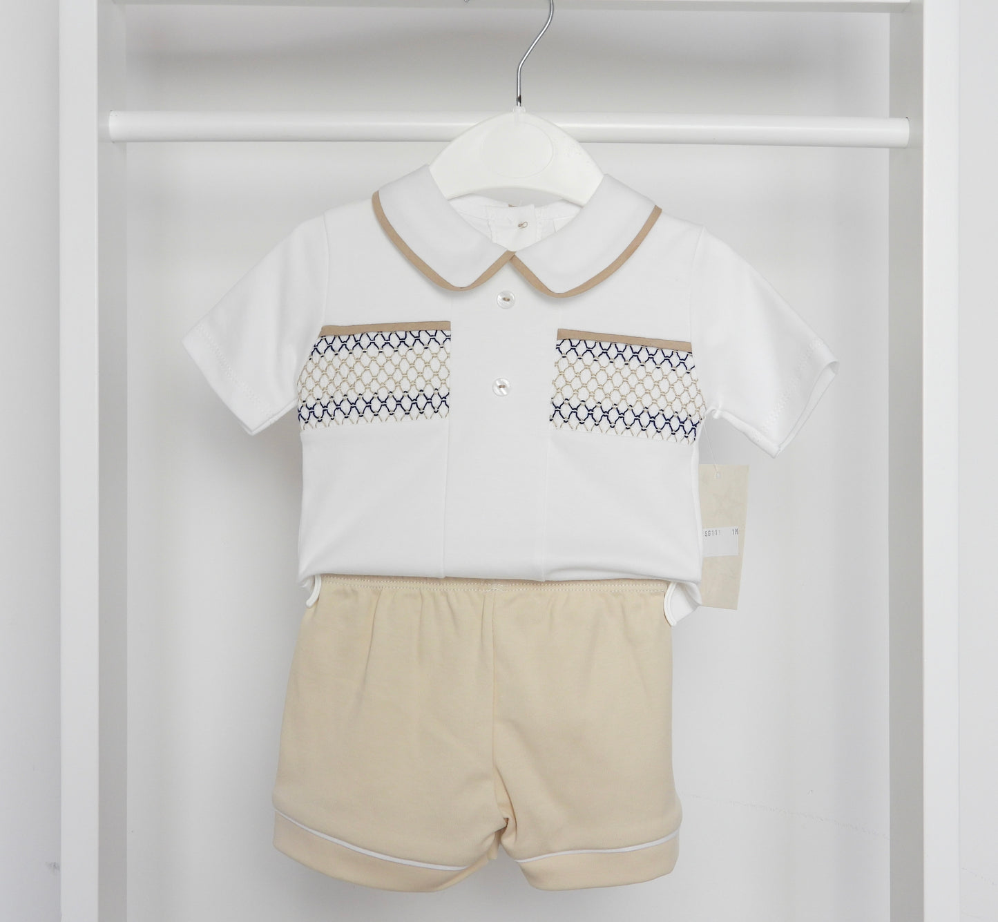 NATURAL AND WHITE PATTERNED POLO SHIRT AND SHORTS SET