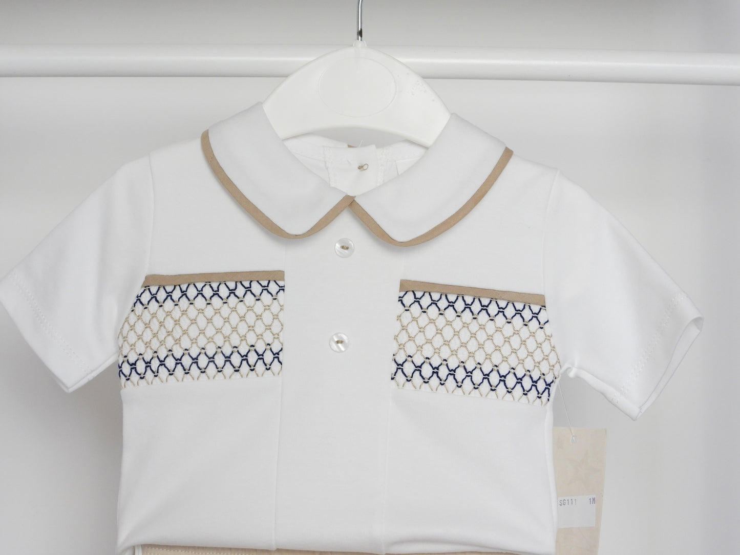 NATURAL AND WHITE PATTERNED POLO SHIRT AND SHORTS SET