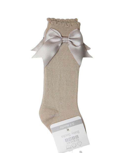 NATURAL COTTON KNEE HIGHS WITH BOW